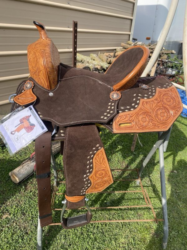 15" Double T dark suede Western barrel saddle w/tooled leather, semi bars