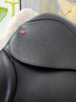 16.5” Kent and Masters Dressage Saddle - Image 3