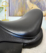 16.5” Kent and Masters Dressage Saddle - Image 4