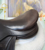 17.5” Frank Baines W Evolution Jump Saddle - Image 4