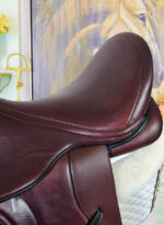 17” Lovas Livingston Monoflap Dressage Saddle - Image 4