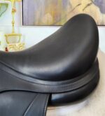 17.5” Equipe Olympia Monoflap Dressage Saddle - Image 4