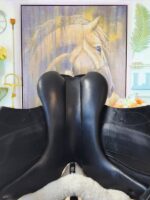 17.5” Equipe Olympia Monoflap Dressage Saddle - Image 8