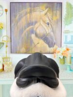 17.5” Equipe Emporio Monoflap Dressage Saddle - Image 6