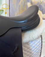 Gorgeous 17.5” Ideal French Debut Jump Saddle - Image 4