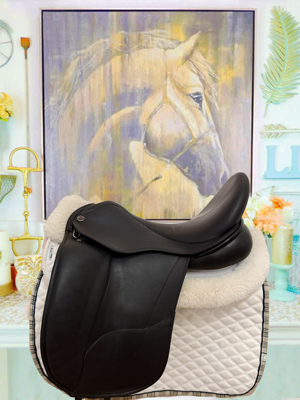 17.5” Dresch Monoflap Dressage Saddle - 1 17.5” Dresch Monoflap Dressage Saddle - Image 1