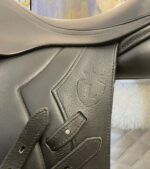17.5” Lovas Liberty Monoflap Dressage Saddle (MW) - Image 8