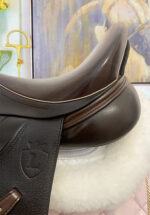 17.5” Wide Lovas Liberty Monoflap Dressage Saddle - Image 4
