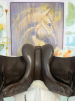 17.5” Wide Lovas Liberty Monoflap Dressage Saddle - Image 9