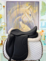 17.5” Ikonic Light Monoflap Dressage Saddle