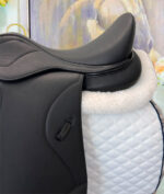 17.5” Ikonic Light Monoflap Dressage Saddle - Image 4