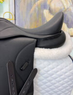17.5” Ikonic Light Monoflap Dressage Saddle - Image 7