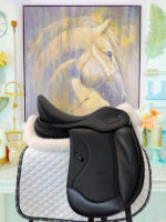 17.5” Ikonic Light Monoflap Dressage Saddle - Image 2