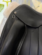 17.5” Equipe Viktoria Monoflap Dressage Saddle - Image 3