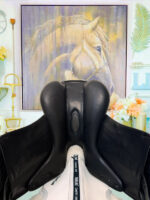 17.5” Equipe Viktoria Monoflap Dressage Saddle - Image 7